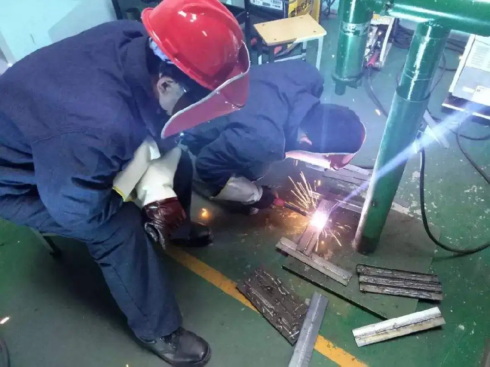 现在办个焊工证贵吗？焊工证需要多少钱？