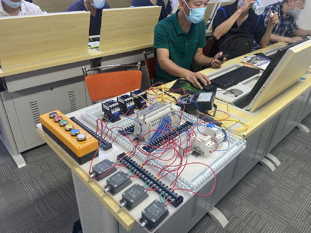 电工上岗证怎么考的？考电工证去在哪报名好？